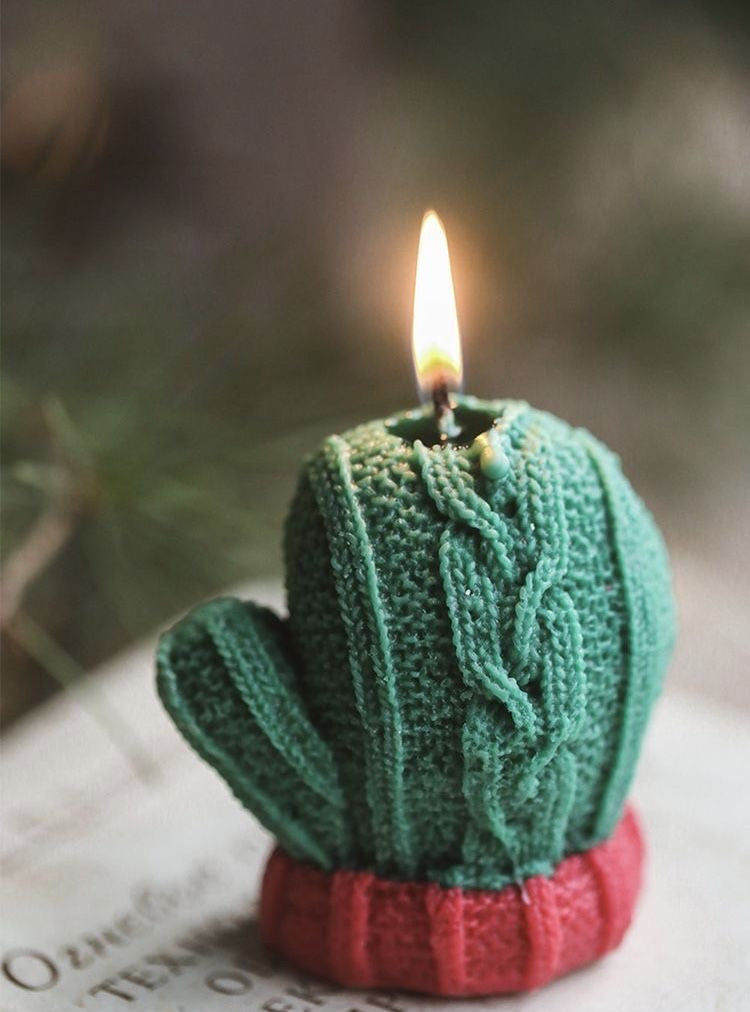 🧤 Woolen Gloves Candle – Cozy Up This Christmas!