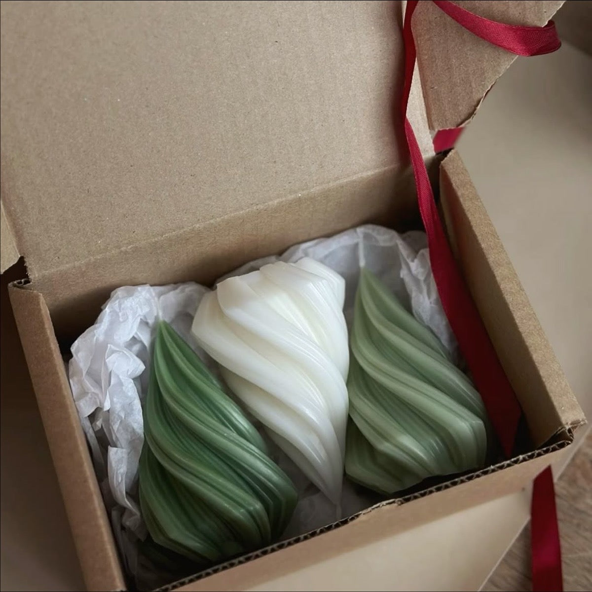 π Spiral Christmas Candle Set β A Touch of Holiday Magic