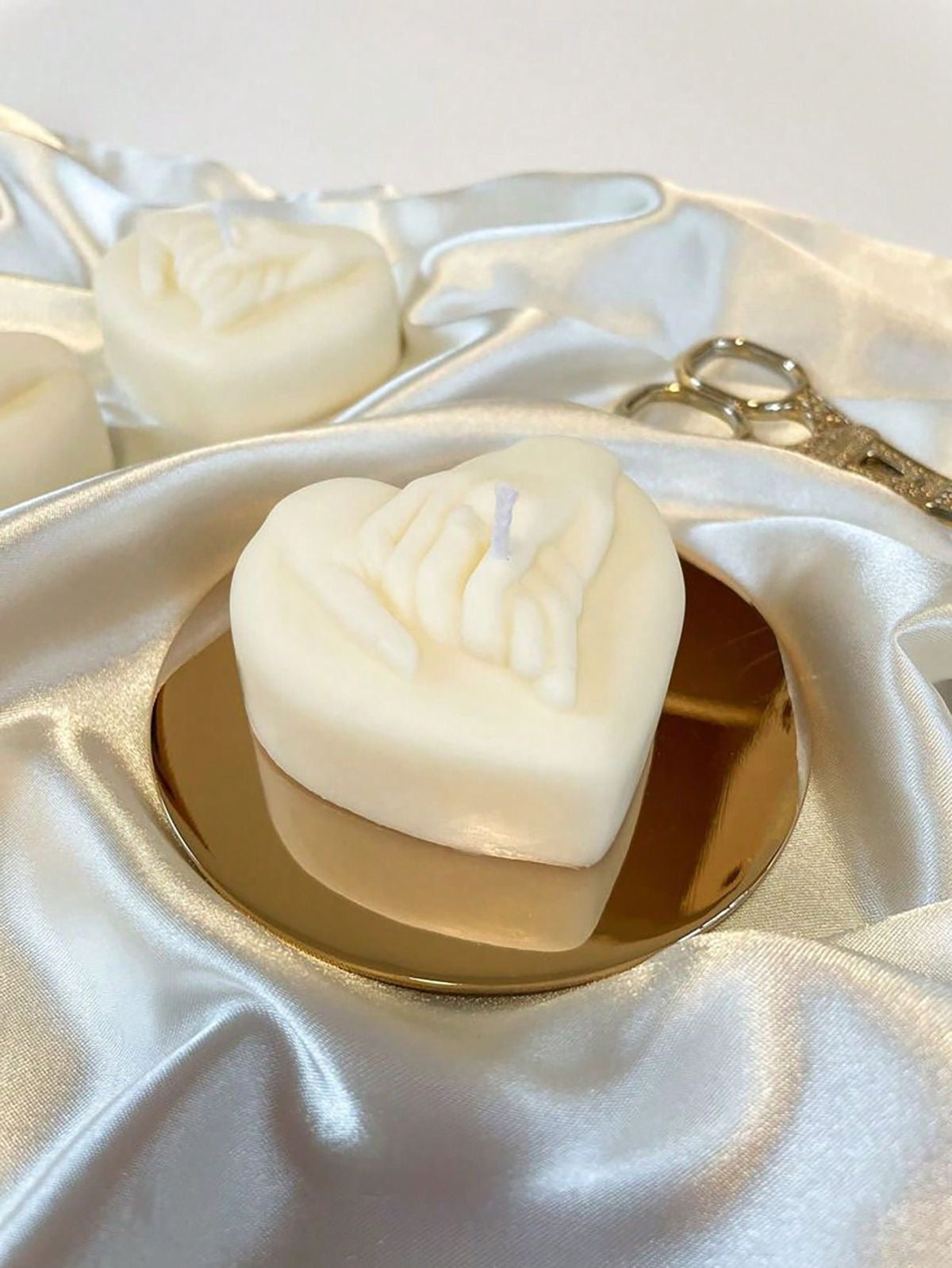 Hand in Hand Couple Candle
