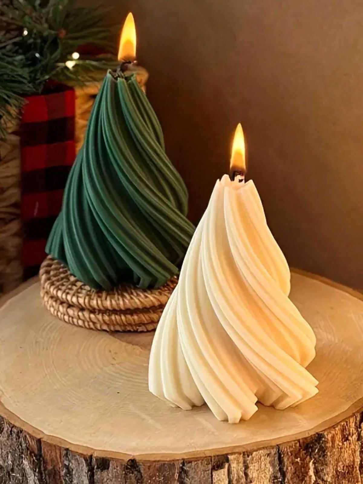 🎄 Spiral Christmas Candle Set – A Touch of Holiday Magic