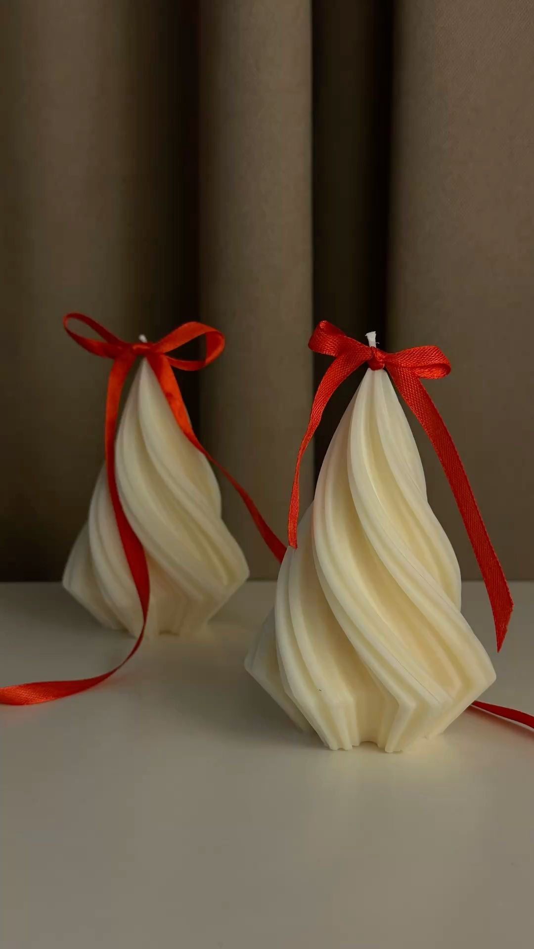 🎄 Spiral Christmas Candle Set – A Touch of Holiday Magic