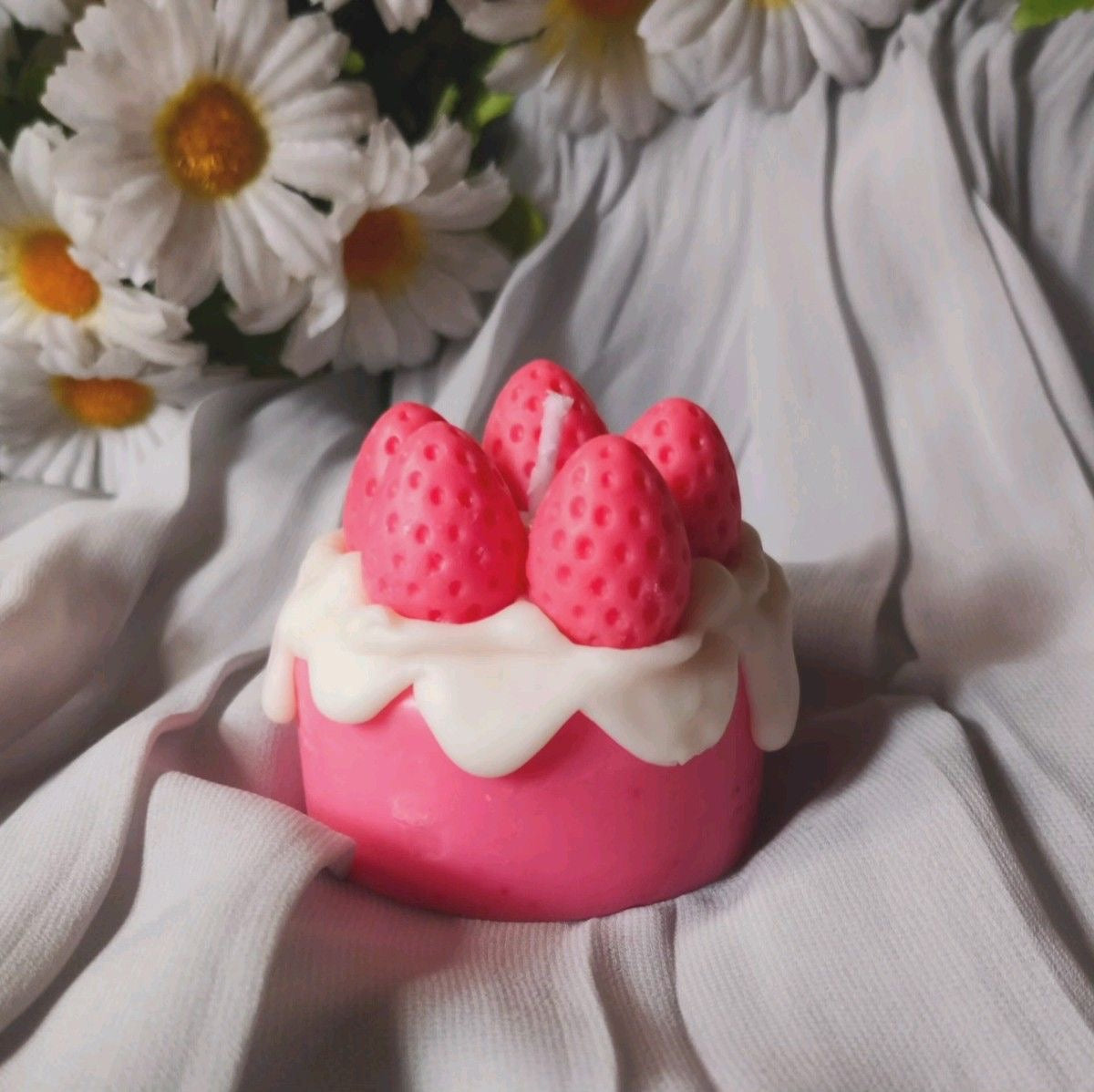 Vanilla & Strawberry Cake Candle