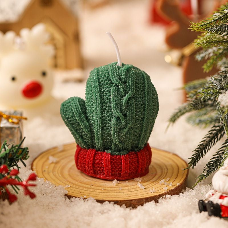 🧤 Woolen Gloves Candle – Cozy Up This Christmas!